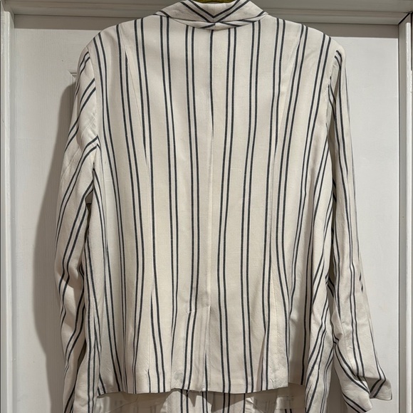 Old Navy White and Blue Jacket - Picture 3 of 4